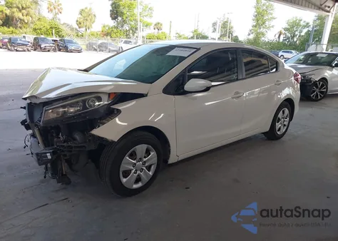2018 Kia Forte Lx z USA, uszkodzony, nr VIN 3KPFK4A79JE218406